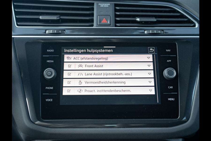 Volkswagen Tiguan 1.5 TSI 150Pk R-Line Business | Wegklapbare Trekhaak | Camera | Prijs Rijklaar!!