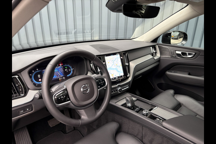 Volvo XC60 2.0 T6 Plug-in hybrid AWD Plus Dark | 360 Camera | Harman/Kardon | Trekhaak | Panodak | Long Range | Prijs Rijklaar!!