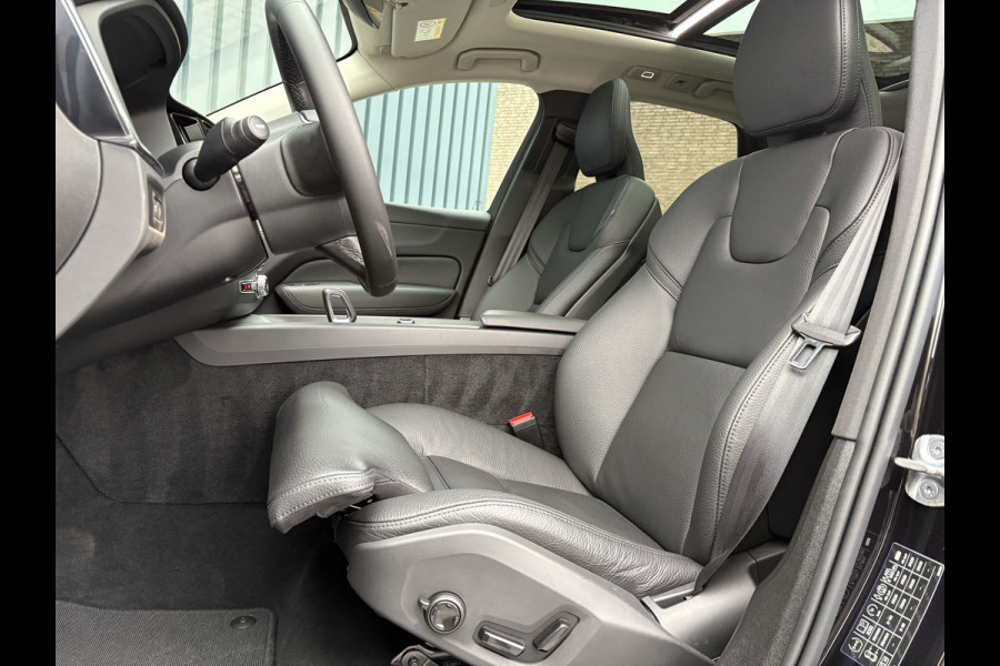 Volvo XC60 2.0 T6 Plug-in hybrid AWD Plus Dark | 360 Camera | Harman/Kardon | Trekhaak | Panodak | Long Range | Prijs Rijklaar!!