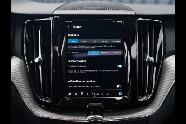 Volvo XC60 2.0 T6 Plug-in hybrid AWD Plus Dark | 360 Camera | Harman/Kardon | Trekhaak | Panodak | Long Range | Prijs Rijklaar!!