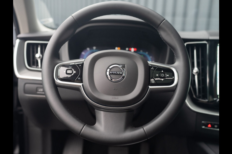 Volvo XC60 2.0 T6 Plug-in hybrid AWD Plus Dark | 360 Camera | Harman/Kardon | Trekhaak | Panodak | Long Range | Prijs Rijklaar!!