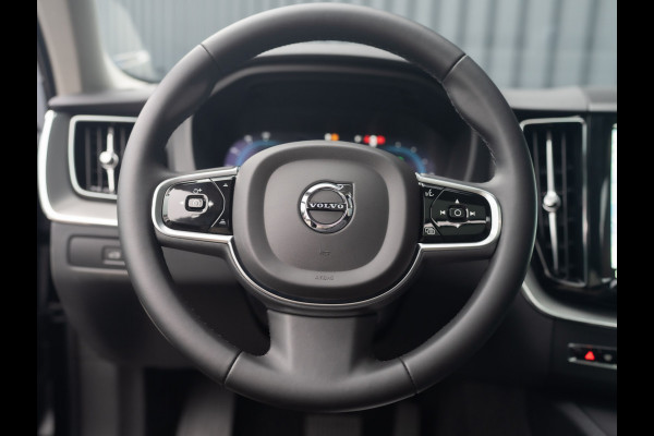 Volvo XC60 2.0 T6 Plug-in hybrid AWD Plus Dark | 360 Camera | Harman/Kardon | Trekhaak | Panodak | Long Range | Prijs Rijklaar!!