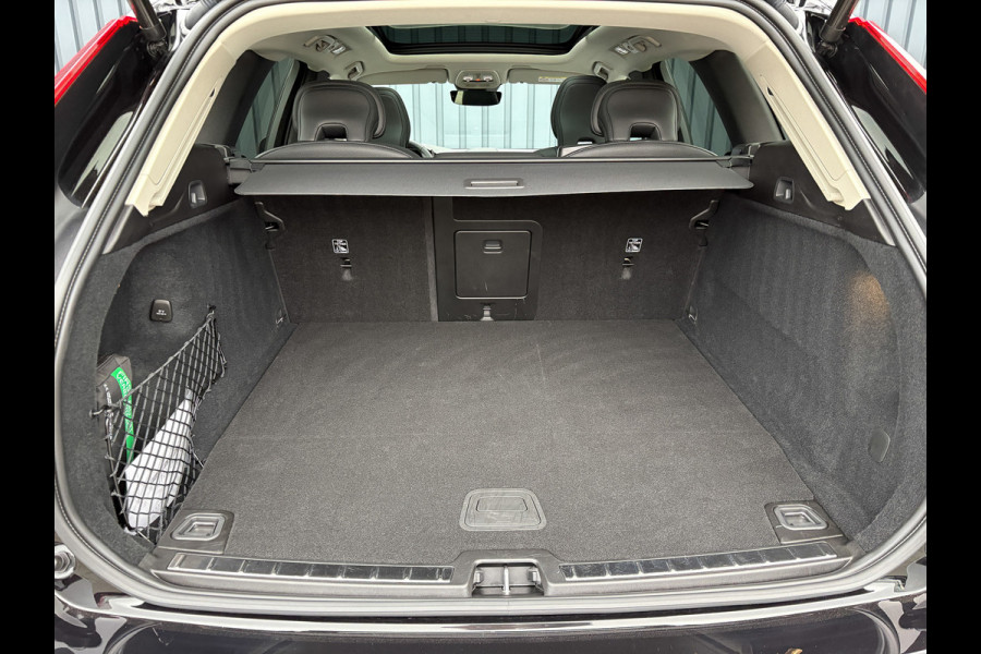 Volvo XC60 2.0 T6 Plug-in hybrid AWD Plus Dark | 360 Camera | Harman/Kardon | Trekhaak | Panodak | Long Range | Prijs Rijklaar!!