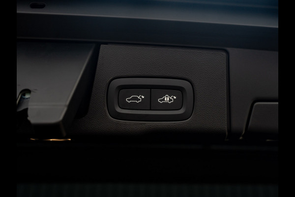Volvo XC60 2.0 T6 Plug-in hybrid AWD Plus Dark | 360 Camera | Harman/Kardon | Trekhaak | Panodak | Long Range | Prijs Rijklaar!!