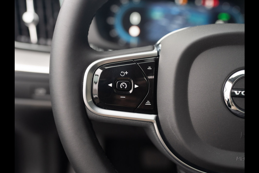 Volvo XC60 2.0 T6 Plug-in hybrid AWD Plus Dark | 360 Camera | Harman/Kardon | Trekhaak | Panodak | Long Range | Prijs Rijklaar!!