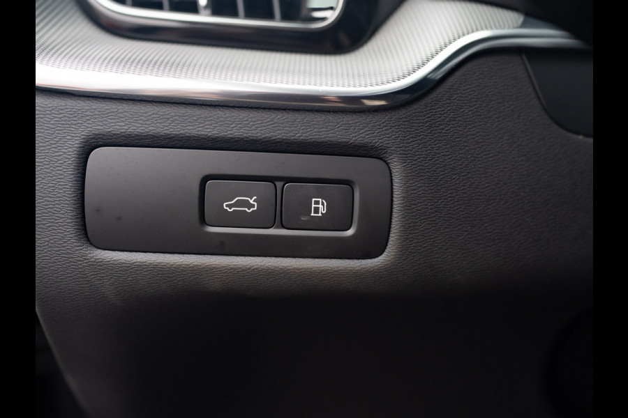 Volvo XC60 2.0 T6 Plug-in hybrid AWD Plus Dark | 360 Camera | Harman/Kardon | Trekhaak | Panodak | Long Range | Prijs Rijklaar!!