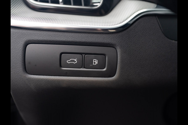 Volvo XC60 2.0 T6 Plug-in hybrid AWD Plus Dark | 360 Camera | Harman/Kardon | Trekhaak | Panodak | Long Range | Prijs Rijklaar!!