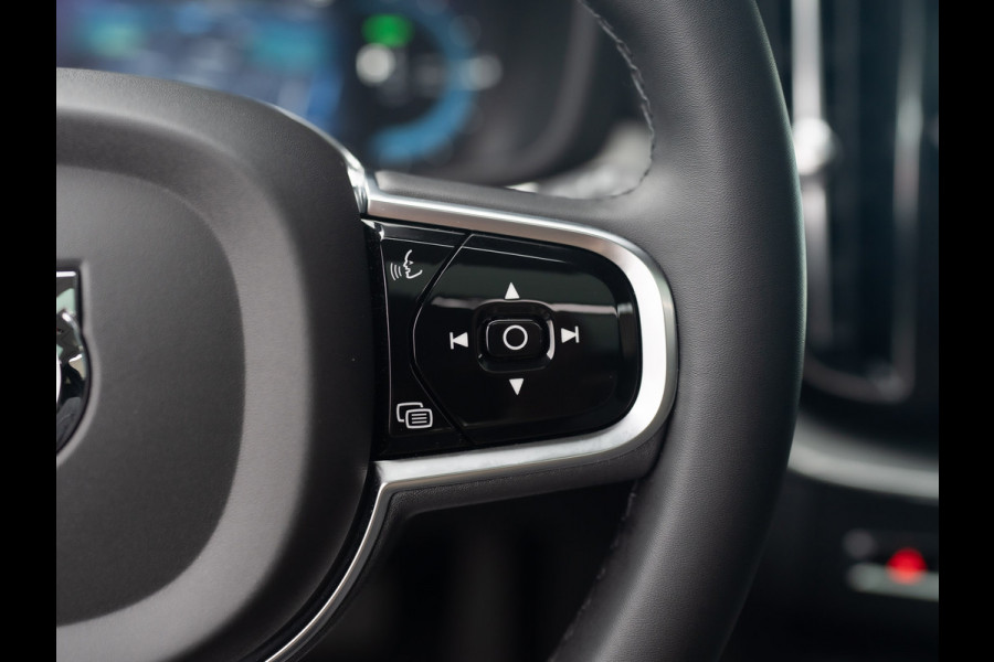 Volvo XC60 2.0 T6 Plug-in hybrid AWD Plus Dark | 360 Camera | Harman/Kardon | Trekhaak | Panodak | Long Range | Prijs Rijklaar!!