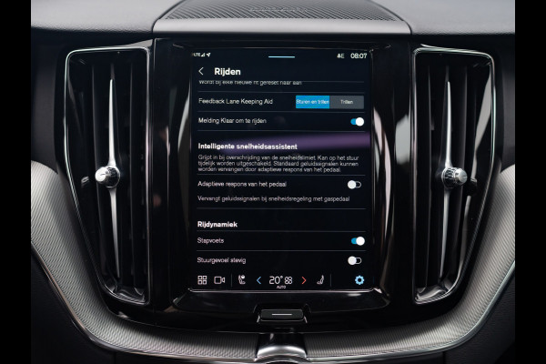 Volvo XC60 2.0 T6 Plug-in hybrid AWD Plus Dark | 360 Camera | Harman/Kardon | Trekhaak | Panodak | Long Range | Prijs Rijklaar!!