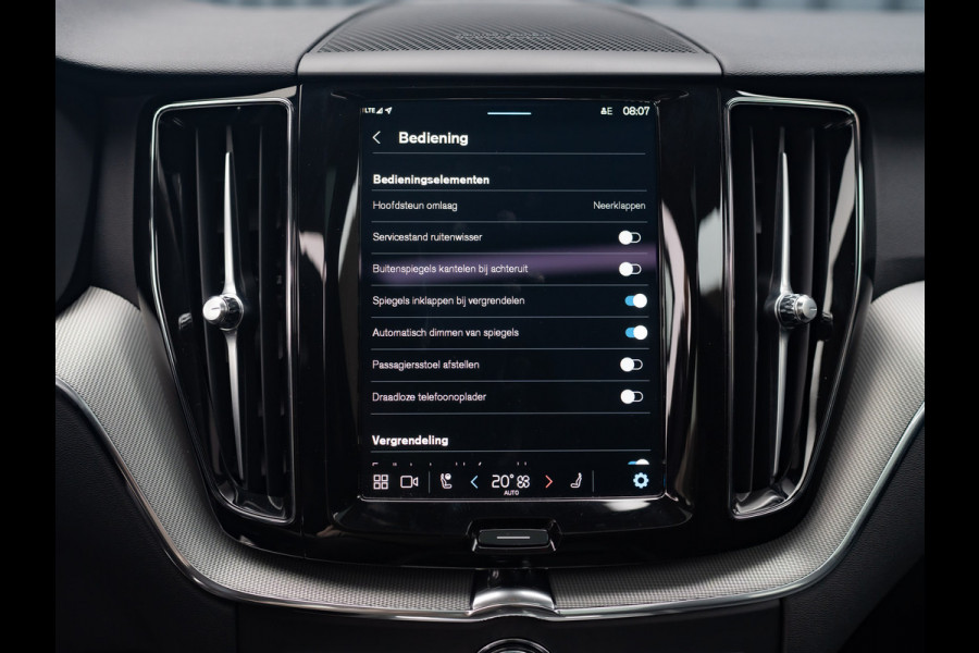 Volvo XC60 2.0 T6 Plug-in hybrid AWD Plus Dark | 360 Camera | Harman/Kardon | Trekhaak | Panodak | Long Range | Prijs Rijklaar!!