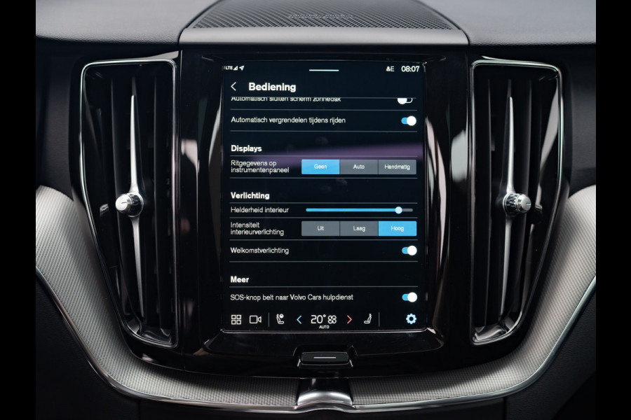 Volvo XC60 2.0 T6 Plug-in hybrid AWD Plus Dark | 360 Camera | Harman/Kardon | Trekhaak | Panodak | Long Range | Prijs Rijklaar!!