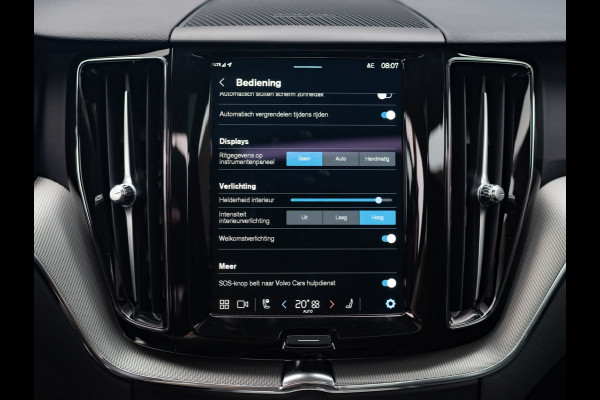 Volvo XC60 2.0 T6 Plug-in hybrid AWD Plus Dark | 360 Camera | Harman/Kardon | Trekhaak | Panodak | Long Range | Prijs Rijklaar!!
