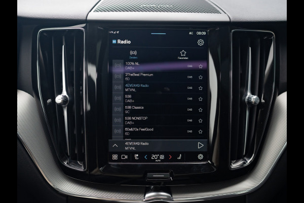 Volvo XC60 2.0 T6 Plug-in hybrid AWD Plus Dark | 360 Camera | Harman/Kardon | Trekhaak | Panodak | Long Range | Prijs Rijklaar!!