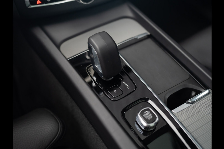 Volvo XC60 2.0 T6 Plug-in hybrid AWD Plus Dark | 360 Camera | Harman/Kardon | Trekhaak | Panodak | Long Range | Prijs Rijklaar!!