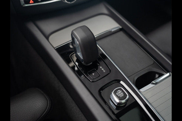 Volvo XC60 2.0 T6 Plug-in hybrid AWD Plus Dark | 360 Camera | Harman/Kardon | Trekhaak | Panodak | Long Range | Prijs Rijklaar!!