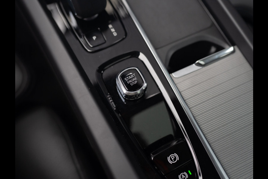 Volvo XC60 2.0 T6 Plug-in hybrid AWD Plus Dark | 360 Camera | Harman/Kardon | Trekhaak | Panodak | Long Range | Prijs Rijklaar!!