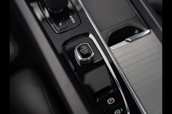 Volvo XC60 2.0 T6 Plug-in hybrid AWD Plus Dark | 360 Camera | Harman/Kardon | Trekhaak | Panodak | Long Range | Prijs Rijklaar!!