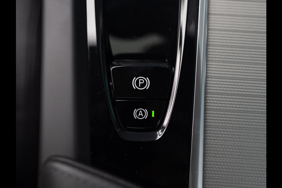 Volvo XC60 2.0 T6 Plug-in hybrid AWD Plus Dark | 360 Camera | Harman/Kardon | Trekhaak | Panodak | Long Range | Prijs Rijklaar!!
