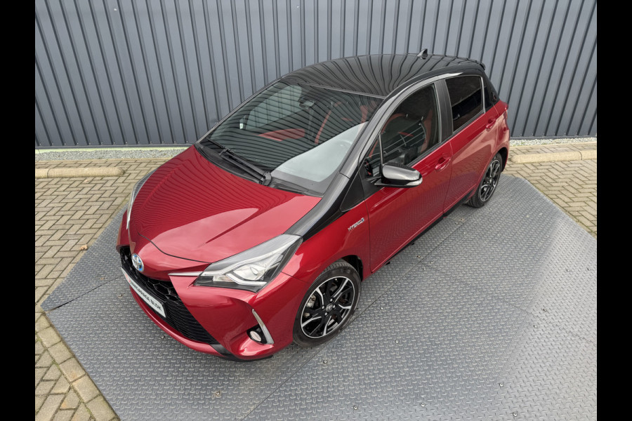 Toyota Yaris 1.5 Hybrid Bi-Tone Plus | Pano dak | Emotional RED | Rijklaar!!!