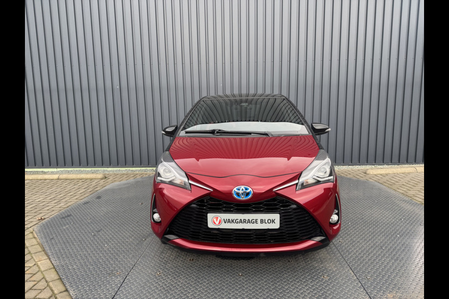 Toyota Yaris 1.5 Hybrid Bi-Tone Plus | Pano dak | Emotional RED | Rijklaar!!!