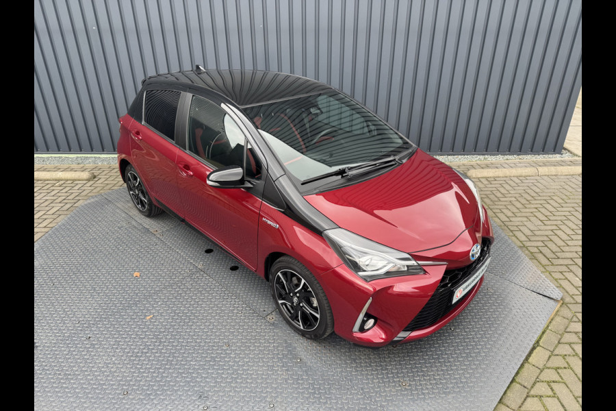 Toyota Yaris 1.5 Hybrid Bi-Tone Plus | Pano dak | Emotional RED | Rijklaar!!!