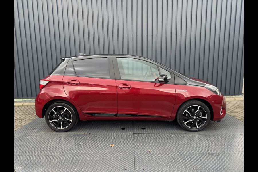Toyota Yaris 1.5 Hybrid Bi-Tone Plus | Pano dak | Emotional RED | Rijklaar!!!