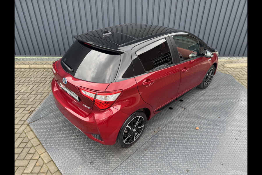 Toyota Yaris 1.5 Hybrid Bi-Tone Plus | Pano dak | Emotional RED | Rijklaar!!!
