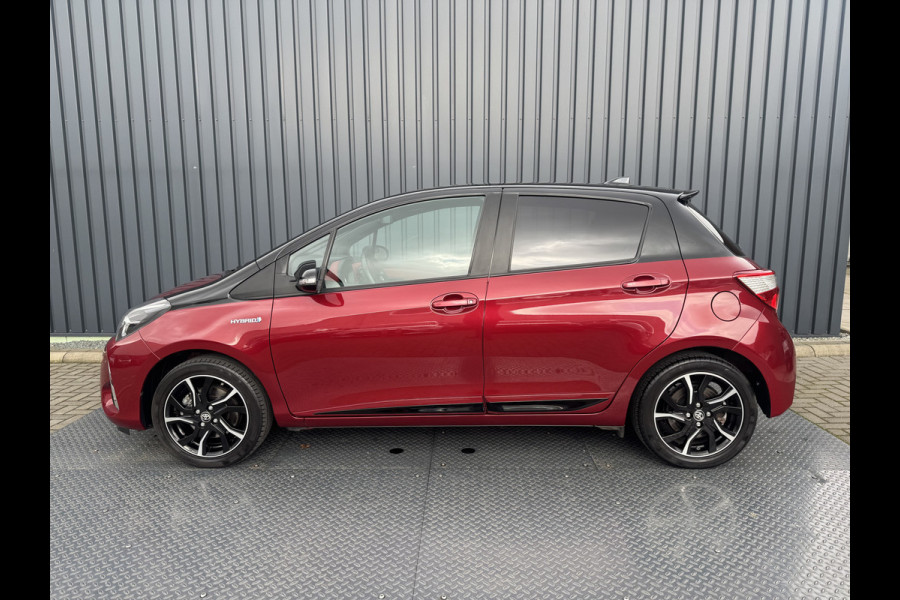 Toyota Yaris 1.5 Hybrid Bi-Tone Plus | Pano dak | Emotional RED | Rijklaar!!!