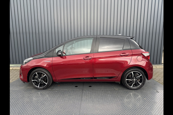 Toyota Yaris 1.5 Hybrid Bi-Tone Plus | Pano dak | Emotional RED | Rijklaar!!!