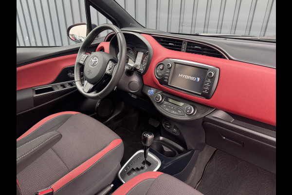 Toyota Yaris 1.5 Hybrid Bi-Tone Plus | Pano dak | Emotional RED | Rijklaar!!!