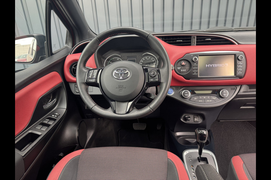 Toyota Yaris 1.5 Hybrid Bi-Tone Plus | Pano dak | Emotional RED | Rijklaar!!!
