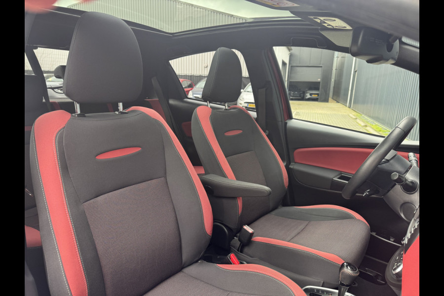 Toyota Yaris 1.5 Hybrid Bi-Tone Plus | Pano dak | Emotional RED | Rijklaar!!!