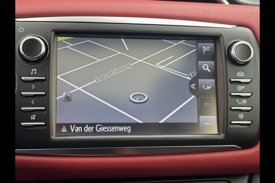 Toyota Yaris 1.5 Hybrid Bi-Tone Plus | Pano dak | Emotional RED | Rijklaar!!!