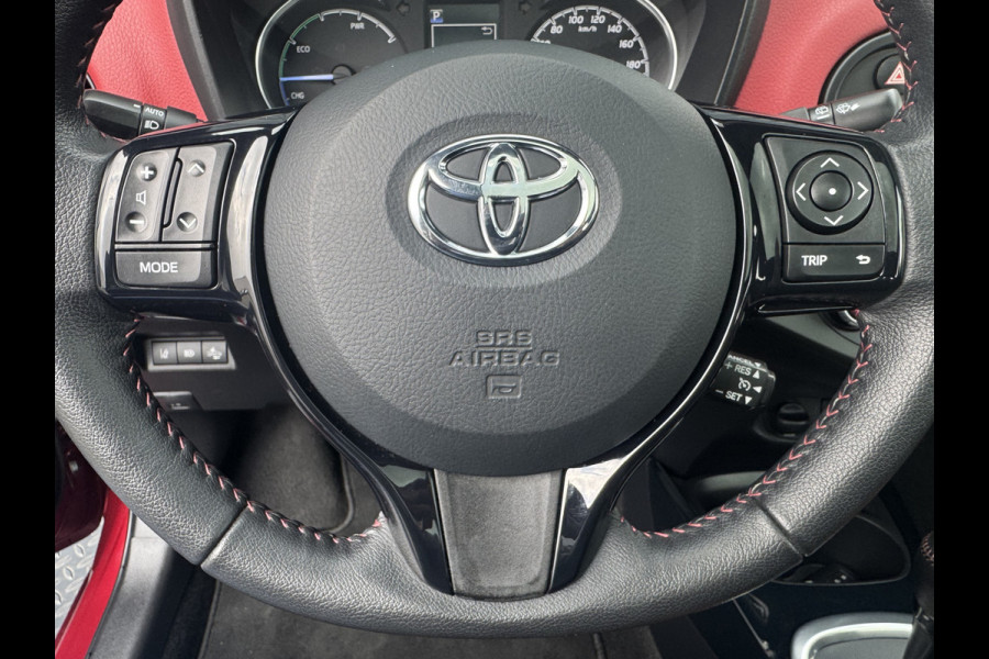 Toyota Yaris 1.5 Hybrid Bi-Tone Plus | Pano dak | Emotional RED | Rijklaar!!!