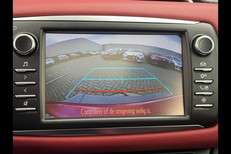Toyota Yaris 1.5 Hybrid Bi-Tone Plus | Pano dak | Emotional RED | Rijklaar!!!