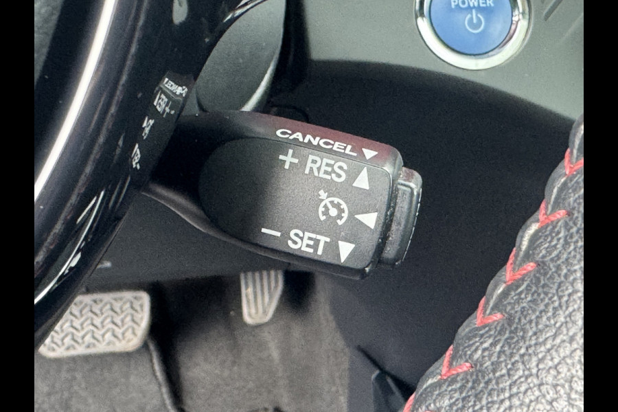 Toyota Yaris 1.5 Hybrid Bi-Tone Plus | Pano dak | Emotional RED | Rijklaar!!!
