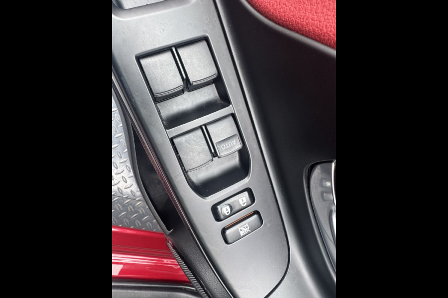 Toyota Yaris 1.5 Hybrid Bi-Tone Plus | Pano dak | Emotional RED | Rijklaar!!!
