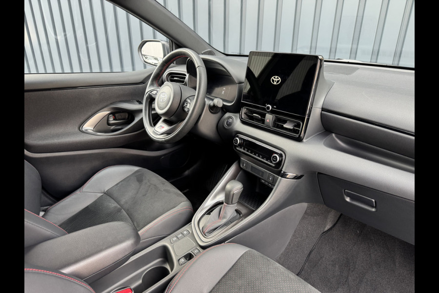 Toyota Yaris 1.5 Hybrid 130 GR Sport / Bi tone | 7.200 km | 1ste particuliere eigenaar | Rijklaar!!