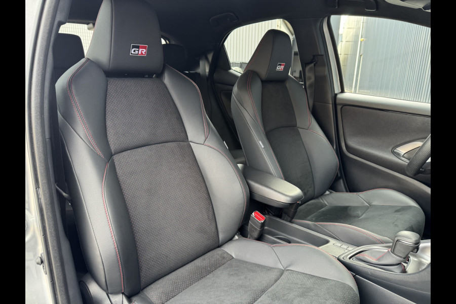 Toyota Yaris 1.5 Hybrid 130 GR Sport / Bi tone | 7.200 km | 1ste particuliere eigenaar | Rijklaar!!