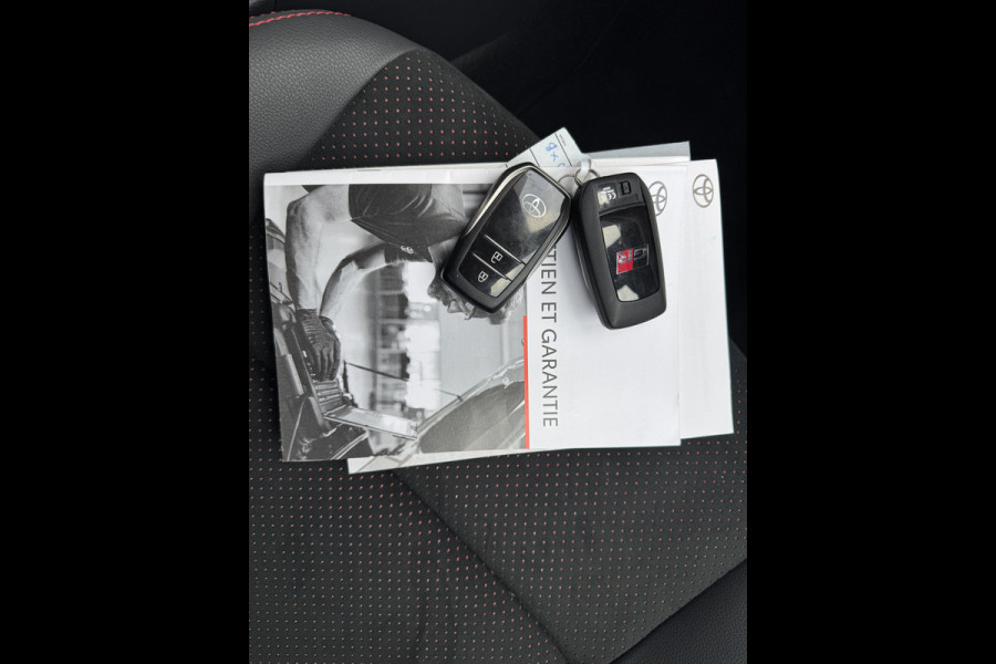 Toyota Yaris 1.5 Hybrid 130 GR Sport / Bi tone | 7.200 km | 1ste particuliere eigenaar | Rijklaar!!