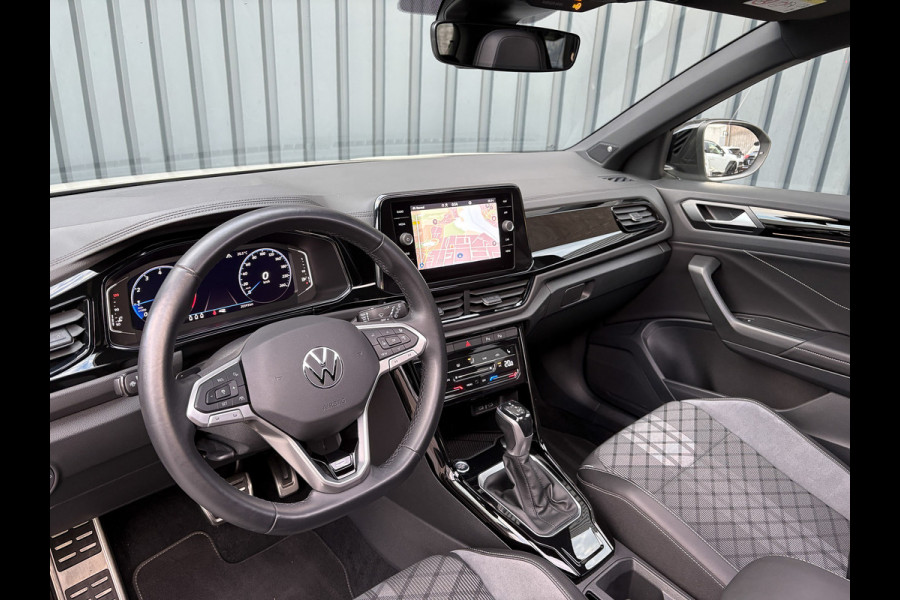 Volkswagen T-Roc 1.5 TSI R-Line Business | Panodak | Beats | Keyless | Trekhaak | IQ Light | Side Assist | Prijs Rijklaar!!