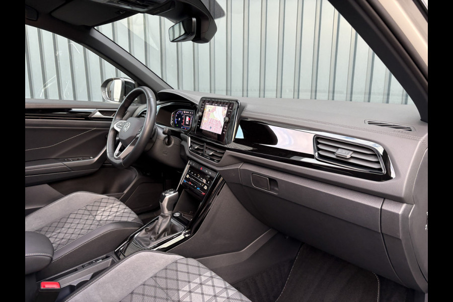 Volkswagen T-Roc 1.5 TSI R-Line Business | Panodak | Beats | Keyless | Trekhaak | IQ Light | Side Assist | Prijs Rijklaar!!