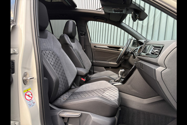 Volkswagen T-Roc 1.5 TSI R-Line Business | Panodak | Beats | Keyless | Trekhaak | IQ Light | Side Assist | Prijs Rijklaar!!