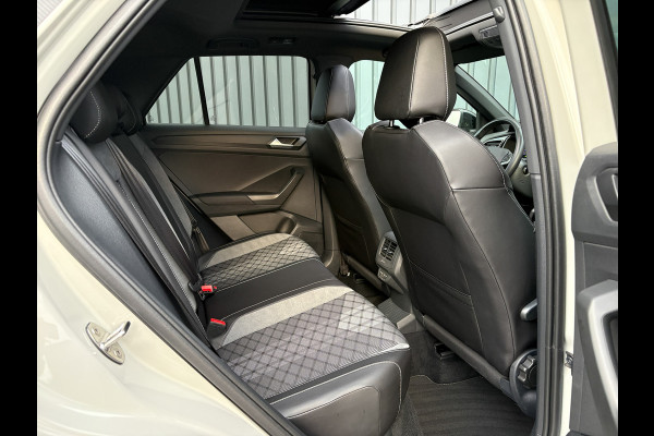 Volkswagen T-Roc 1.5 TSI R-Line Business | Panodak | Beats | Keyless | Trekhaak | IQ Light | Side Assist | Prijs Rijklaar!!