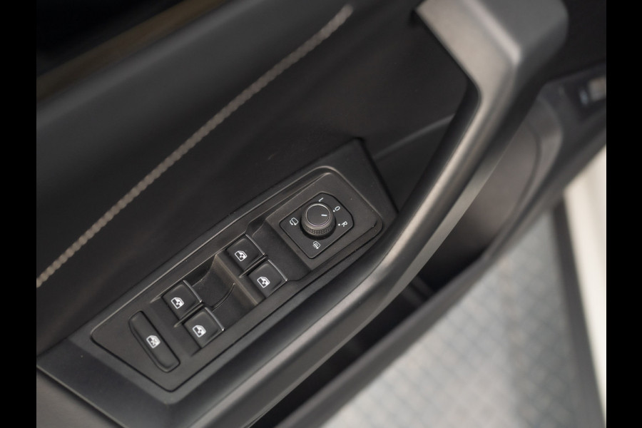 Volkswagen T-Roc 1.5 TSI R-Line Business | Panodak | Beats | Keyless | Trekhaak | IQ Light | Side Assist | Prijs Rijklaar!!