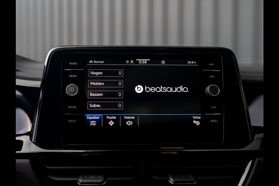 Volkswagen T-Roc 1.5 TSI R-Line Business | Panodak | Beats | Keyless | Trekhaak | IQ Light | Side Assist | Prijs Rijklaar!!