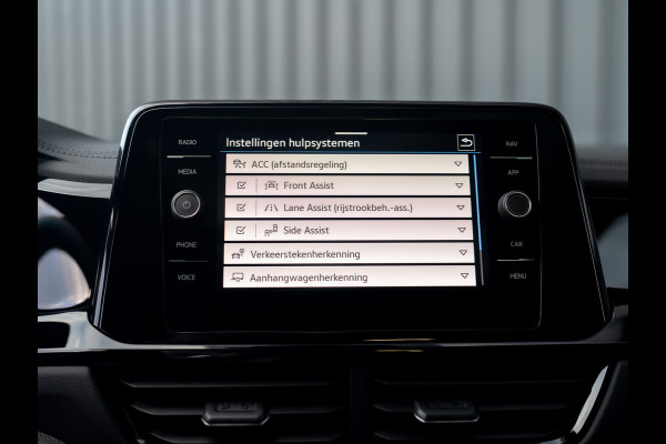 Volkswagen T-Roc 1.5 TSI R-Line Business | Panodak | Beats | Keyless | Trekhaak | IQ Light | Side Assist | Prijs Rijklaar!!