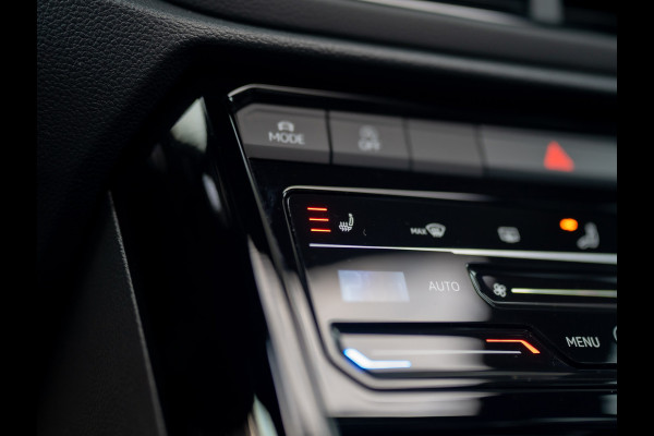 Volkswagen T-Roc 1.5 TSI R-Line Business | Panodak | Beats | Keyless | Trekhaak | IQ Light | Side Assist | Prijs Rijklaar!!