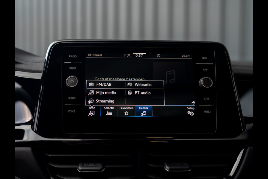 Volkswagen T-Roc 1.5 TSI R-Line Business | Panodak | Beats | Keyless | Trekhaak | IQ Light | Side Assist | Prijs Rijklaar!!
