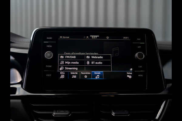Volkswagen T-Roc 1.5 TSI R-Line Business | Panodak | Beats | Keyless | Trekhaak | IQ Light | Side Assist | Prijs Rijklaar!!